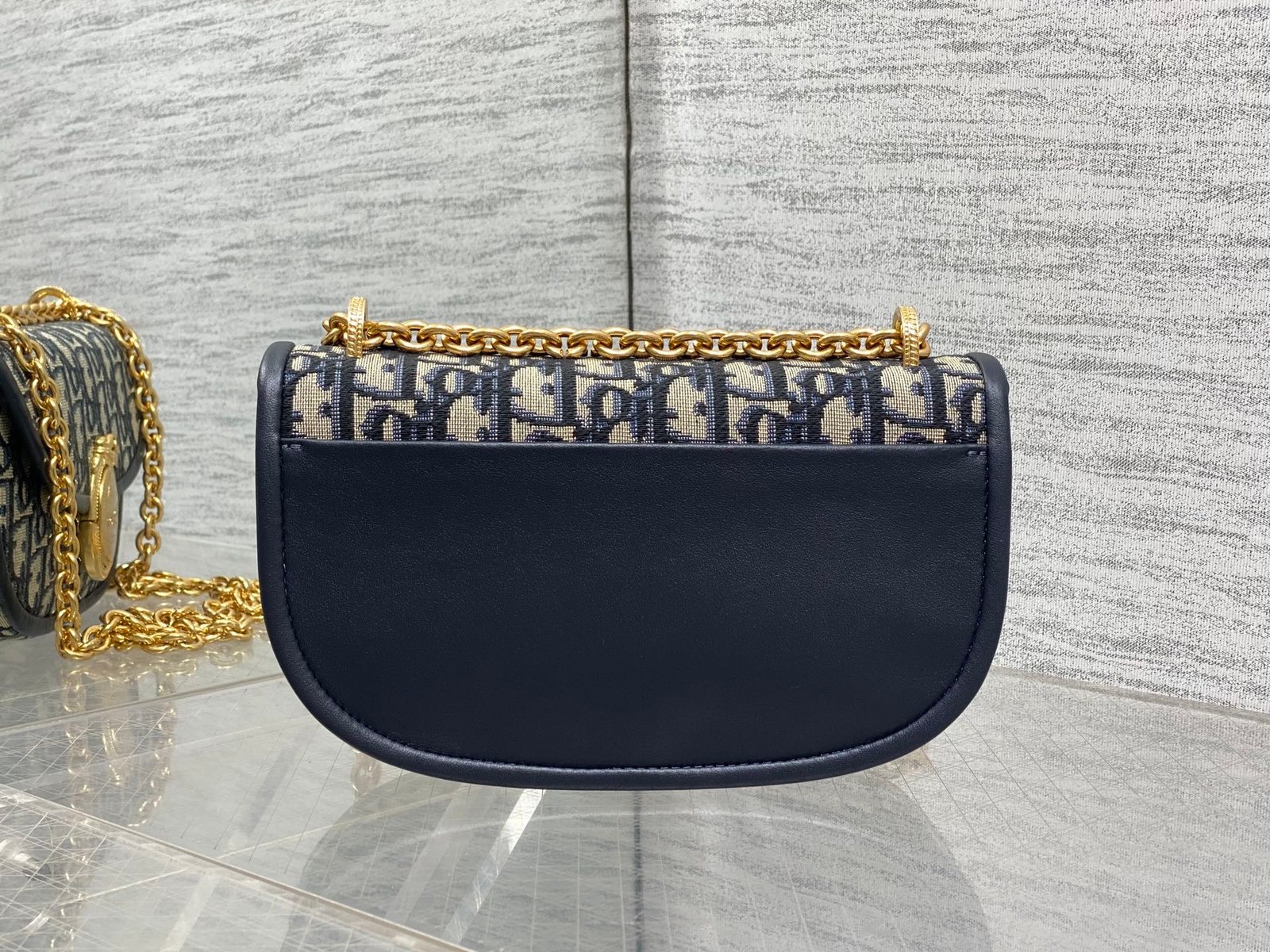 Bolso pequeño Dior Médaillon con solapa - Imagen 3