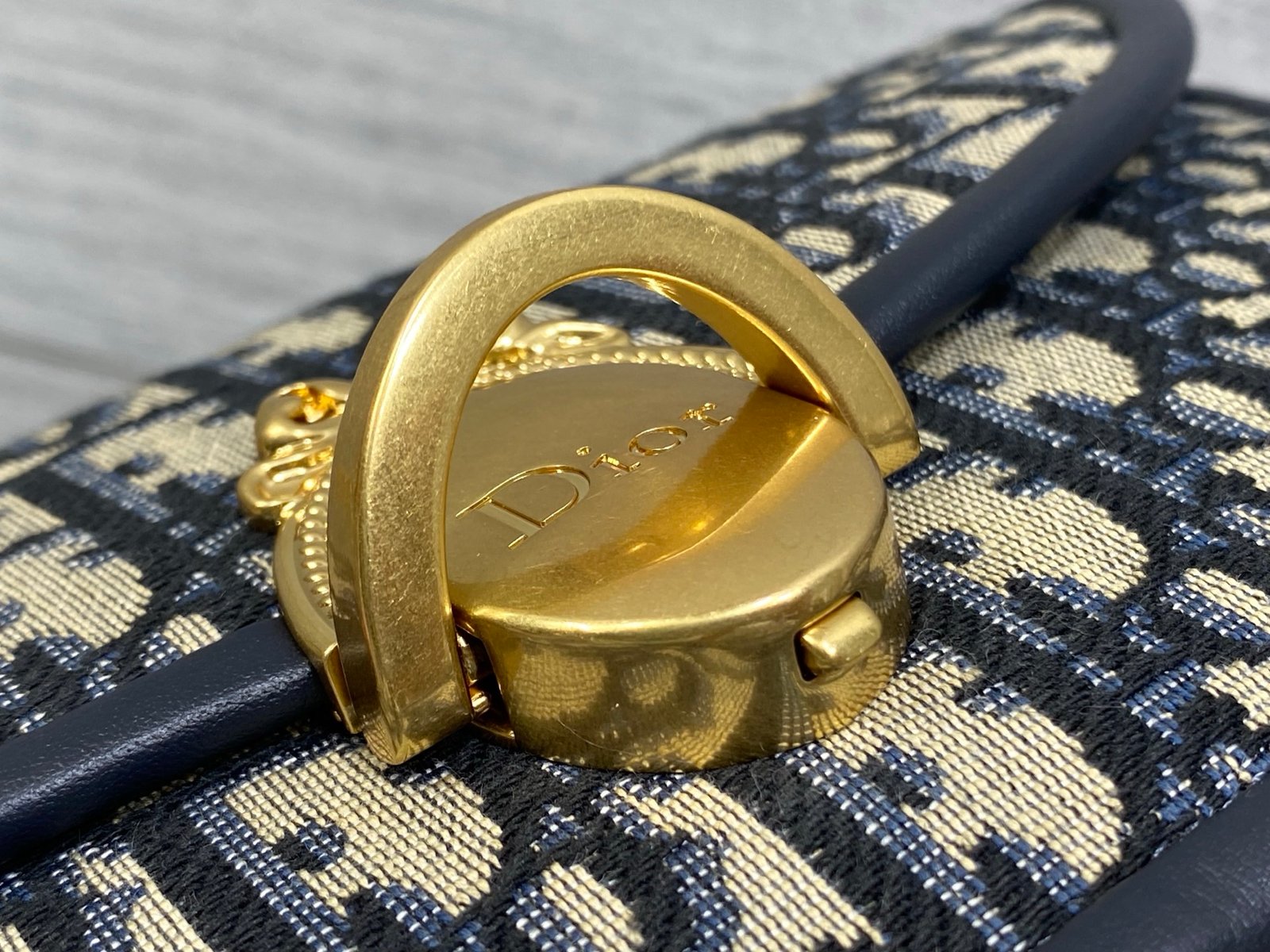 Bolso pequeño Dior Médaillon con solapa - Imagen 6